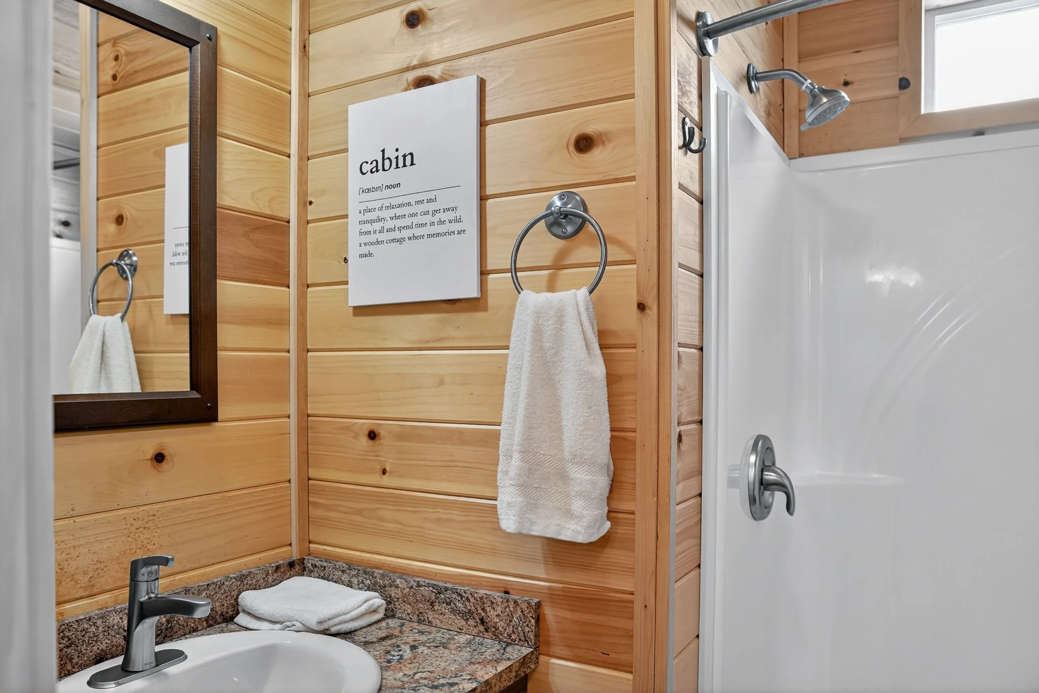 5087_Alice_Ct_Ionia_MI_48846_USA-Cabins-DSC00384.jpg