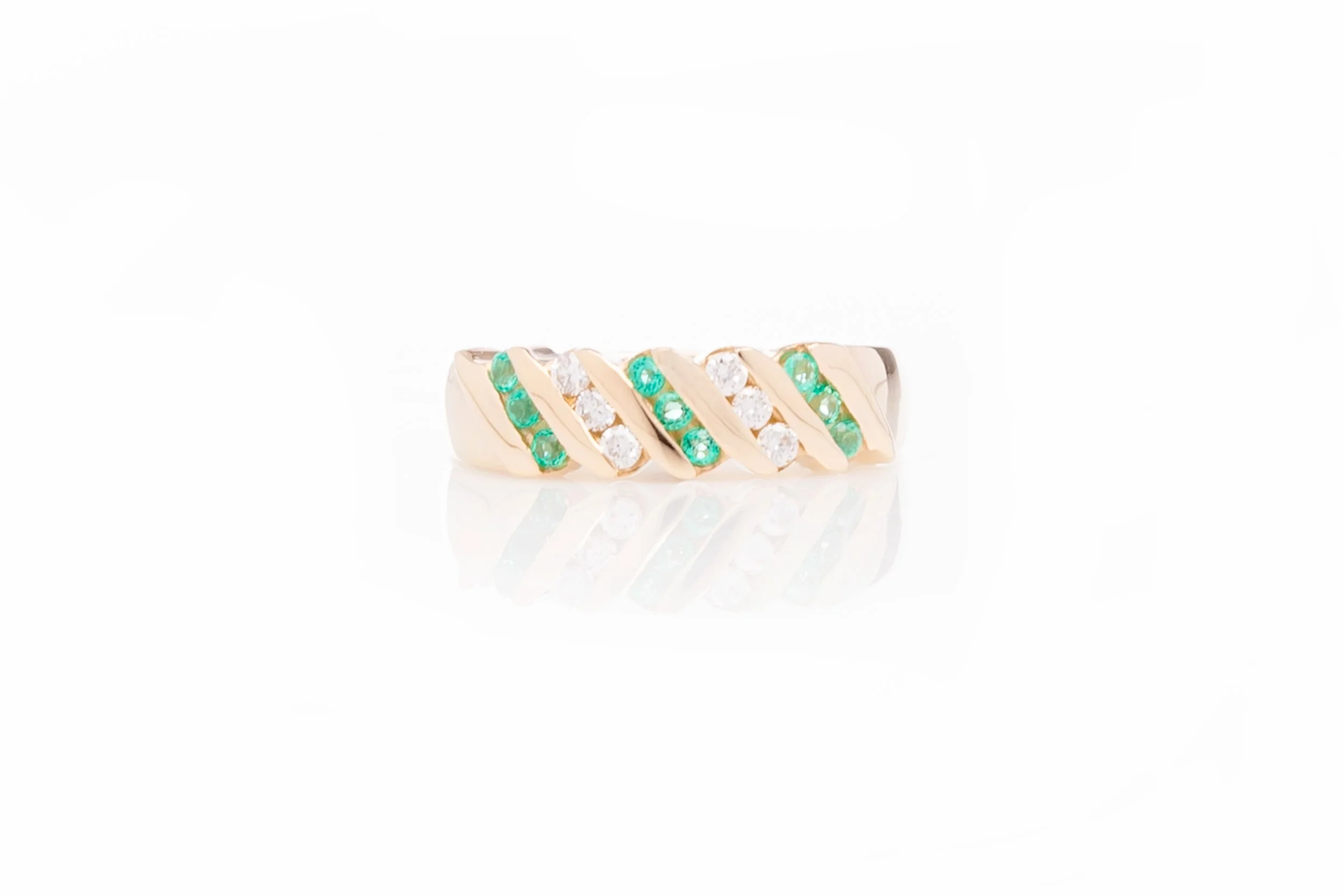 Vera cultured emerald & natural diamond ring