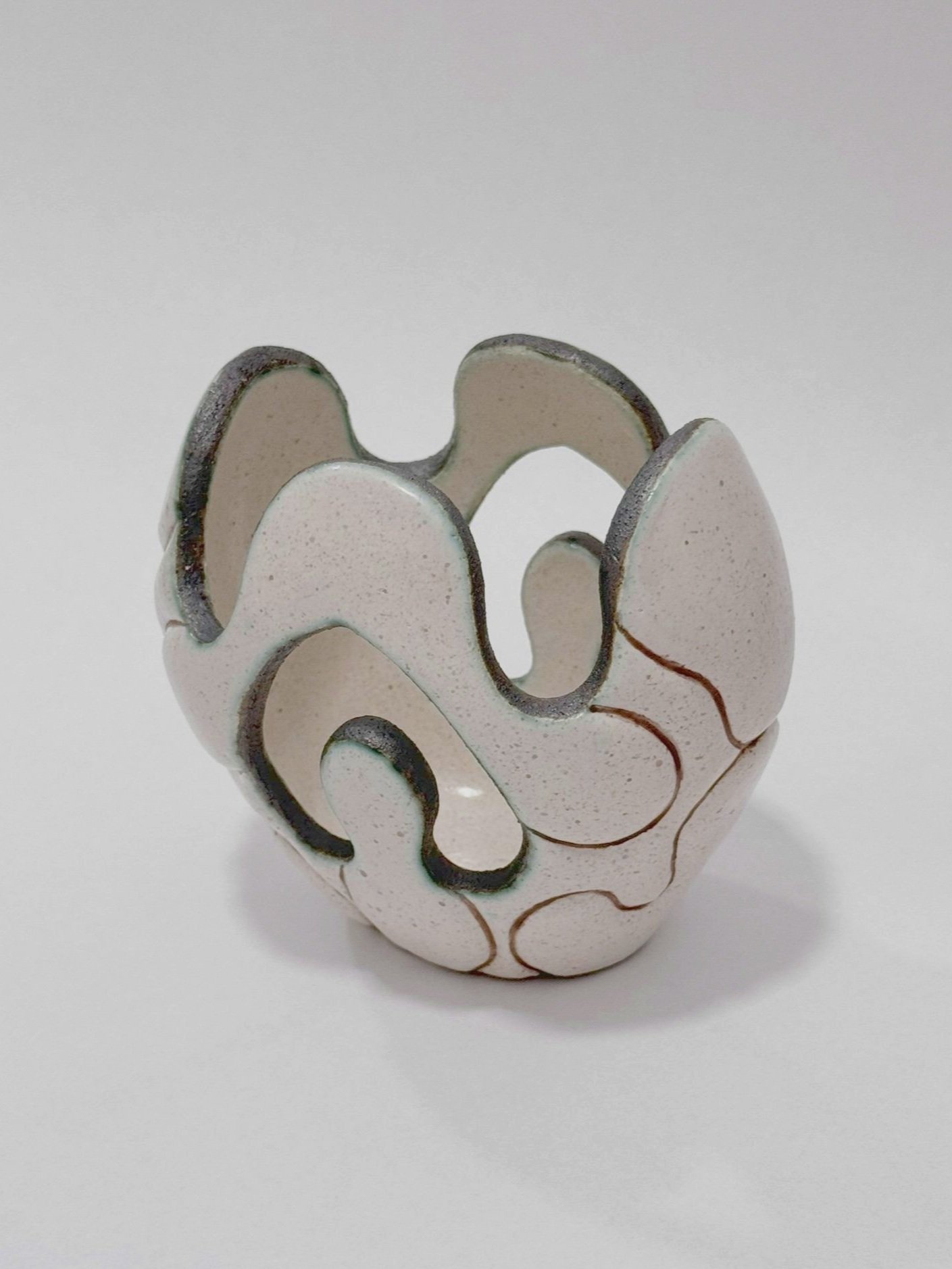 "Ecos del Pensamiento" ("Echoes of Thought") - Side View.