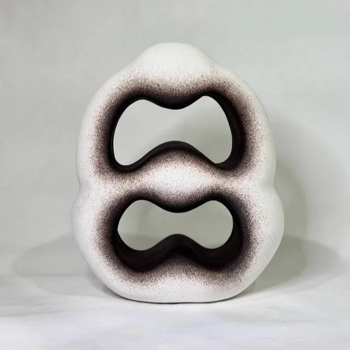 "Lo que fue" ("What it was").  Ceramic, underglaze and oxides. (2025). 10 1/4" h. x 8 5/8" w. x 4 3/8" d. Private Collection.  