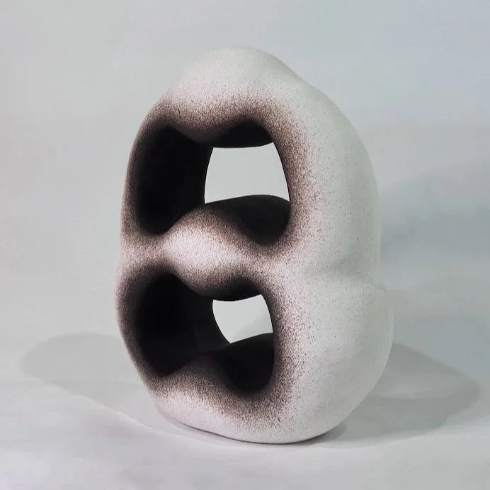 "Lo que fue" ("What it was"). Side View