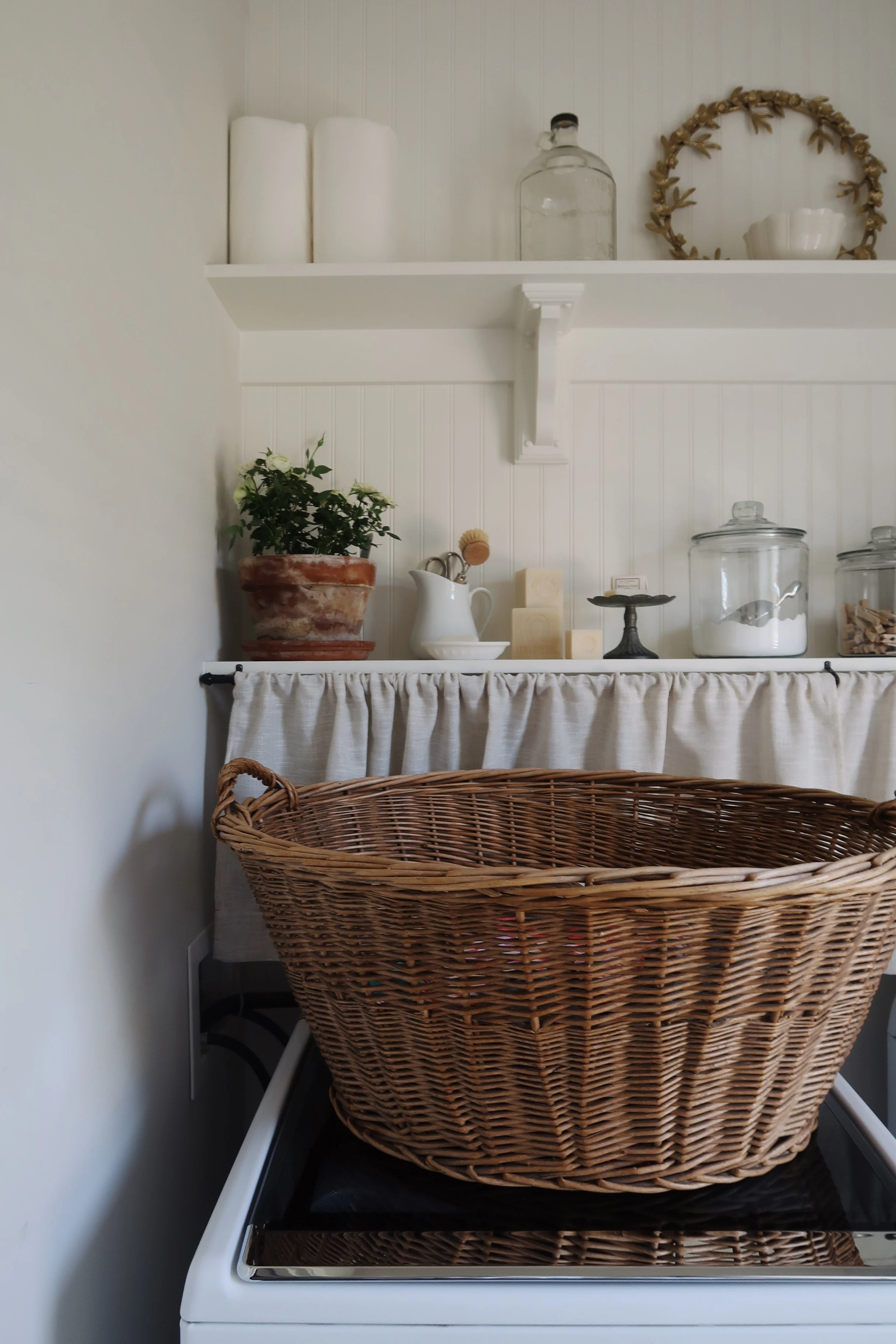 Surprising Ways To Use Distilled White Vinegar