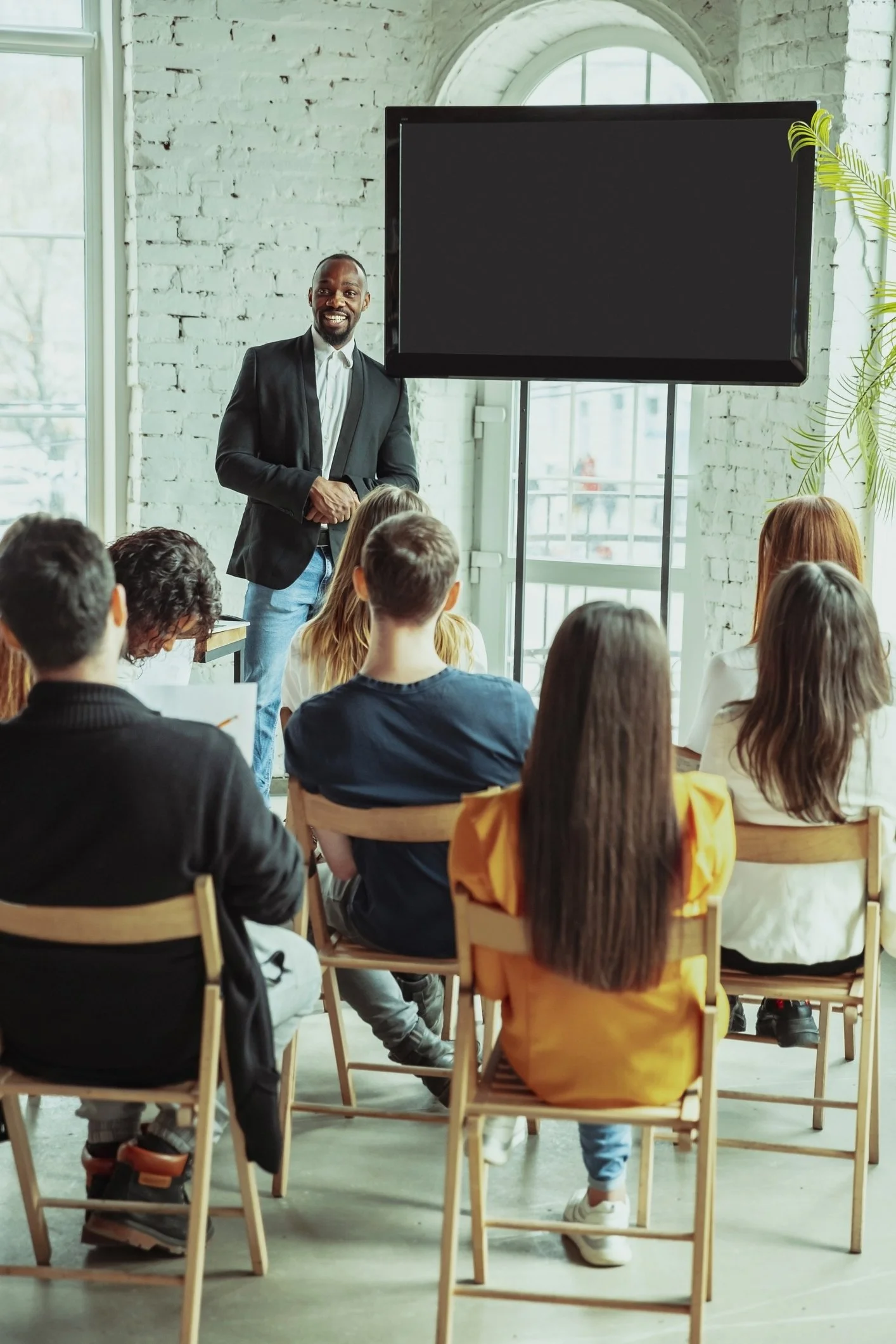 Public speaking coach London, Oxford and UK. Public speaking workshops for businesses, schools, organisations and team building.