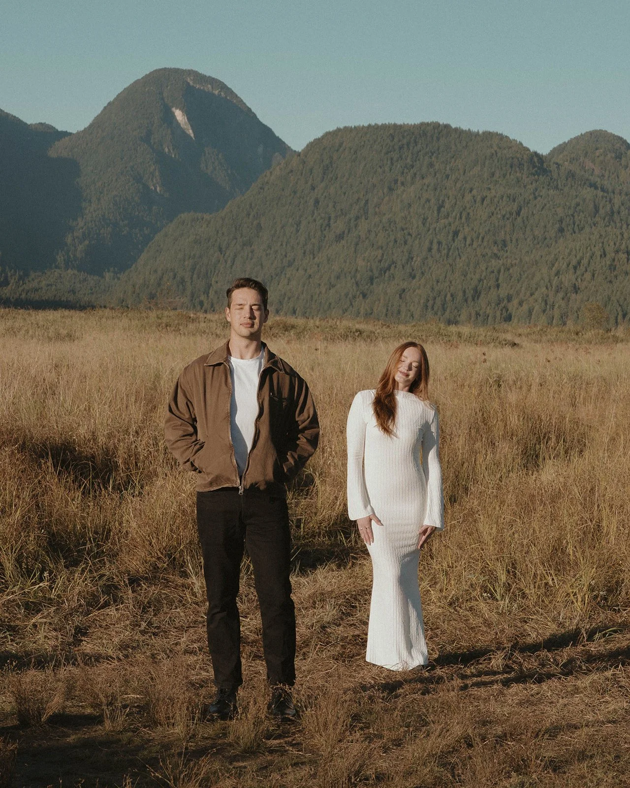 Two lovers in the evening mountain sun 🌾