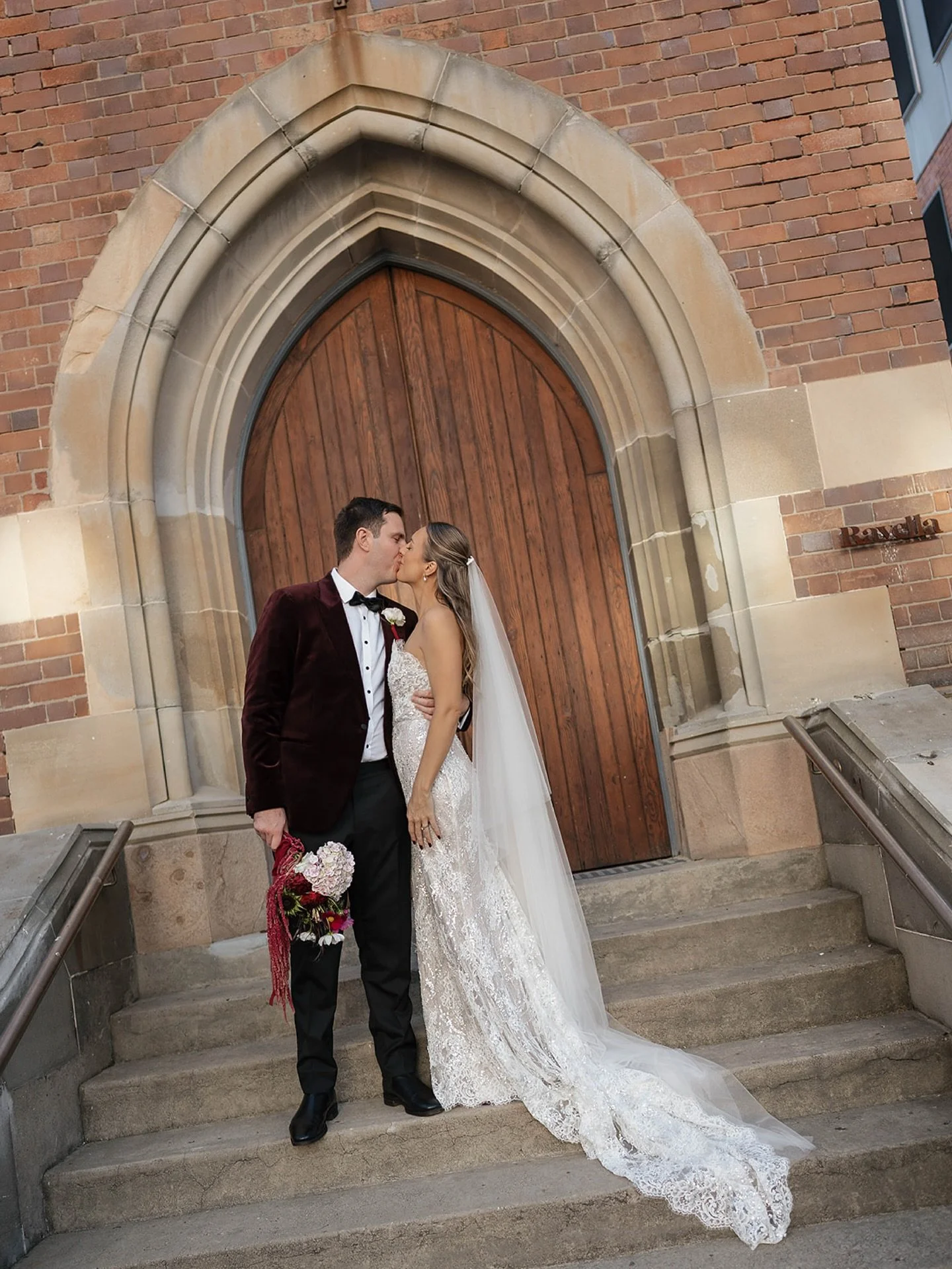 Five beautiful weddings and two engagement shoots for us the last couple weeks and we&rsquo;re so happy (and tired) 🖤 I don&rsquo;t know if it&rsquo;s just a coincidence that all of these couples are so welcoming and down to earth, but they make our