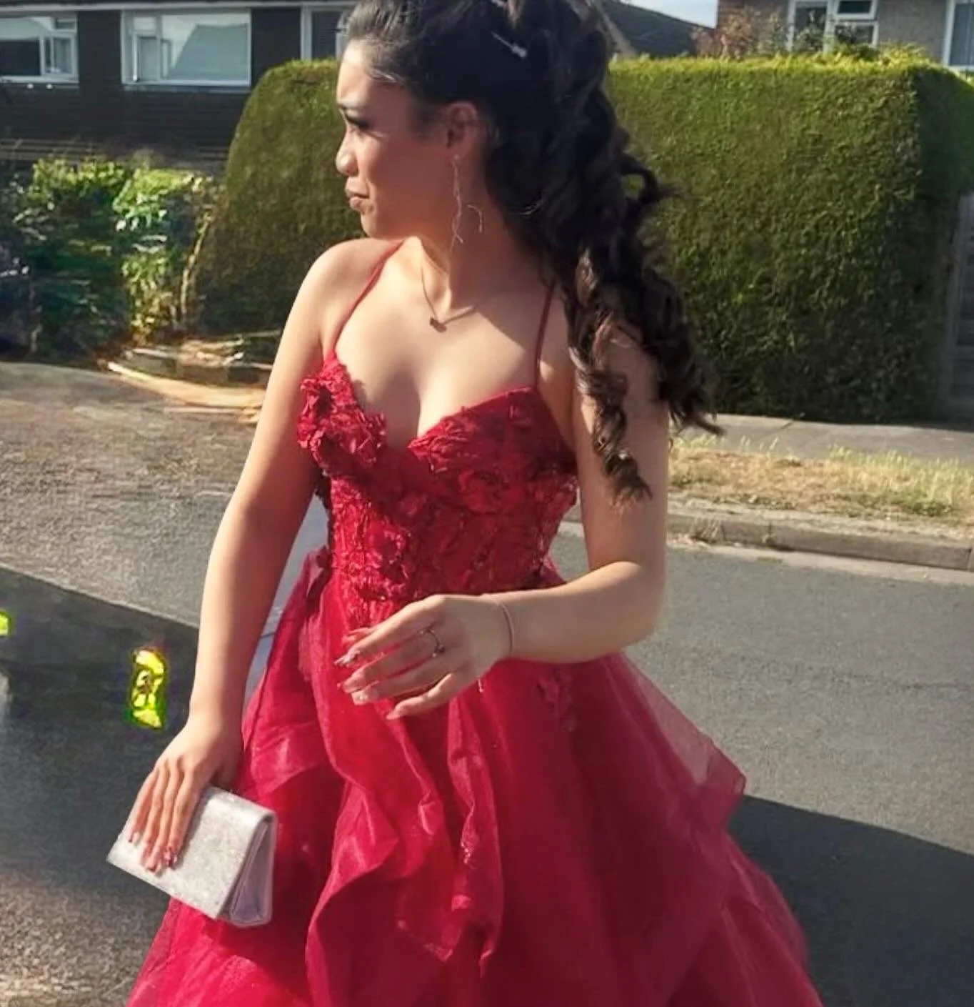 #hotsummernight #ladyinred💃🏻 #flowersandruffles #feelingfab #bestnightever❤️ #perfectpromdress #makeanentrance #glitteratigirl #glitteratiprom