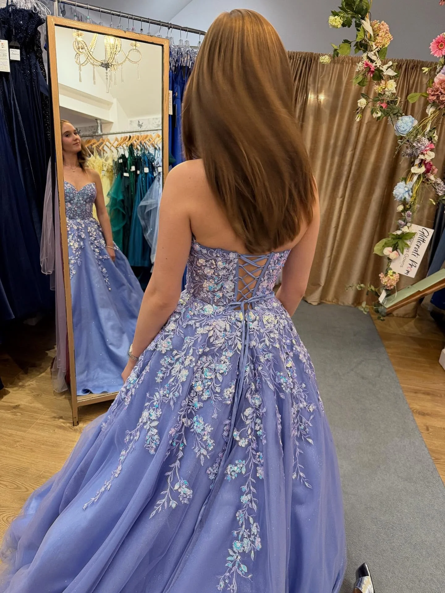 #mirrormirroronthewall #perfectpromdress #feminineflowers #rapunzelvibes #purpleorlilac #itsgotpockets #promdresswithpockets #lotsofswish #lovingmydress #promdressinspo #glitteratigirls #glitteratiprom