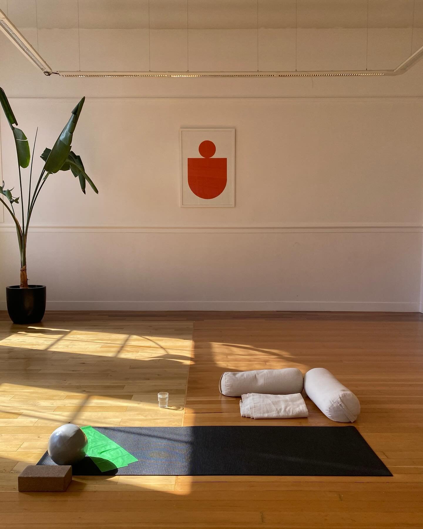 An hour 
An hour to unwind
An hour to move 
An hour to play
An hour to rebuild 
An hour for connection 
An hour for you 

Join me @resetstudioglasgow for my postnatal BYO-Baby class 😘