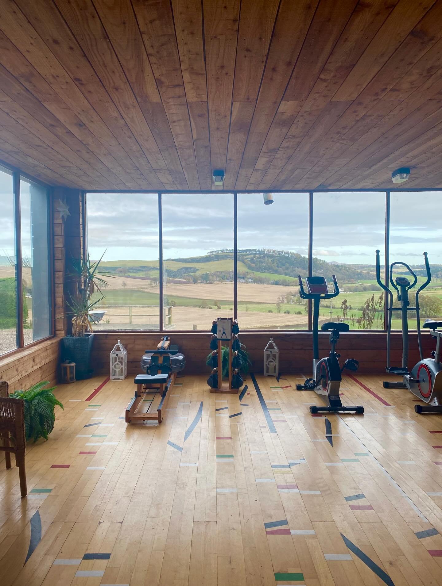 My obsession with old gym floors and equipment was met with a beautiful view on my week away 😱🤌🏻✨