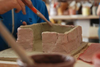 Atelier modelage de l'argile pour les enfants et adolescents. — De la terre  à l'objet