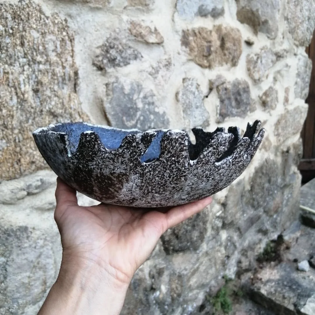 Coupe algues en gr&egrave;s 

#coupe
#savoirfaire
#handmade
#metierdart
#artisandart
#handcraft
#creationfrancaise
#madeinfrance