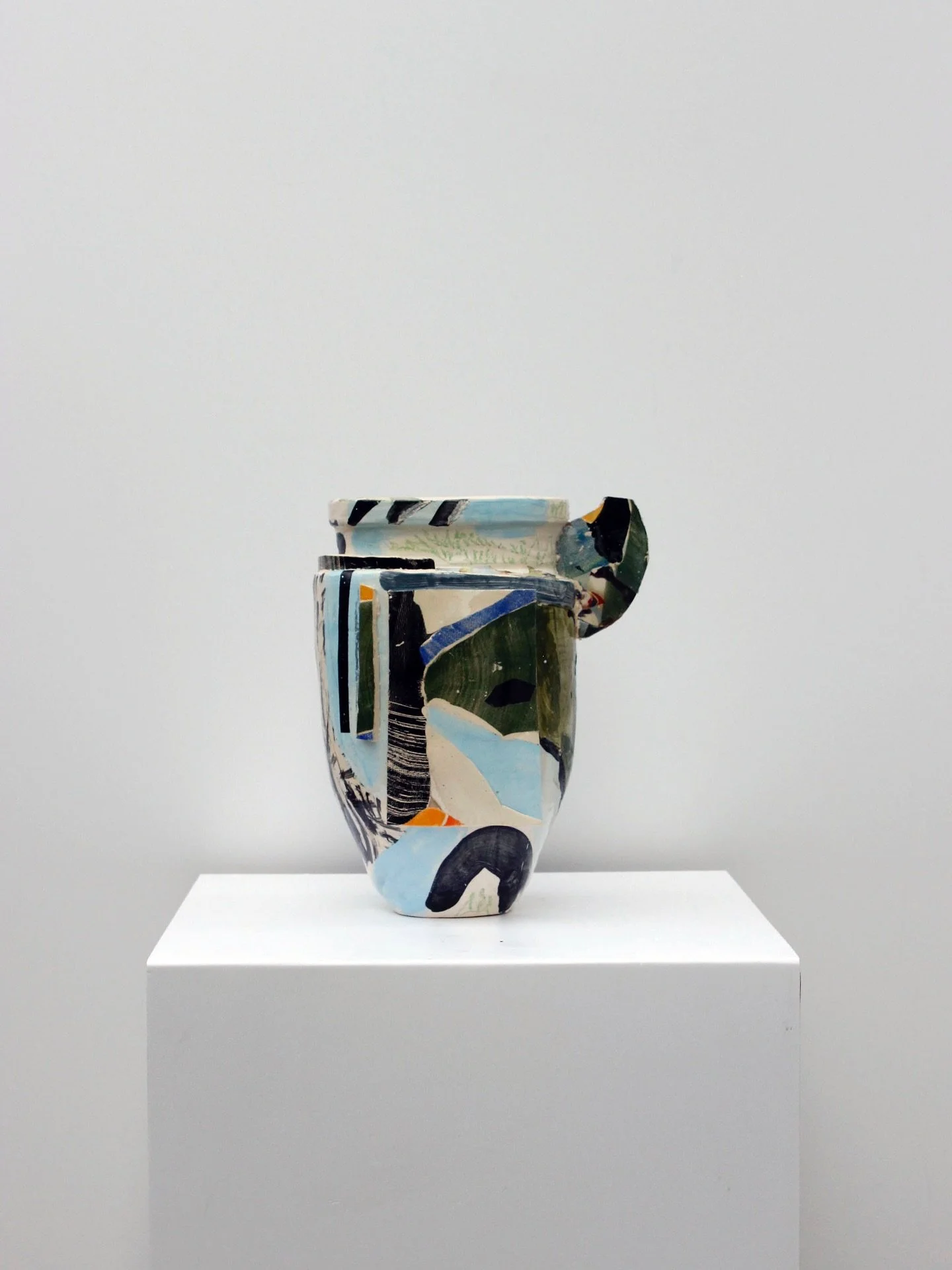 If you attended the London Art Fair, you may have seen the stunning display of sculptural ceramic vessels by London-based artist Tom Norris.

Norris has developed a distinctive, signature style that is immediately recognisable, characterised by bold 