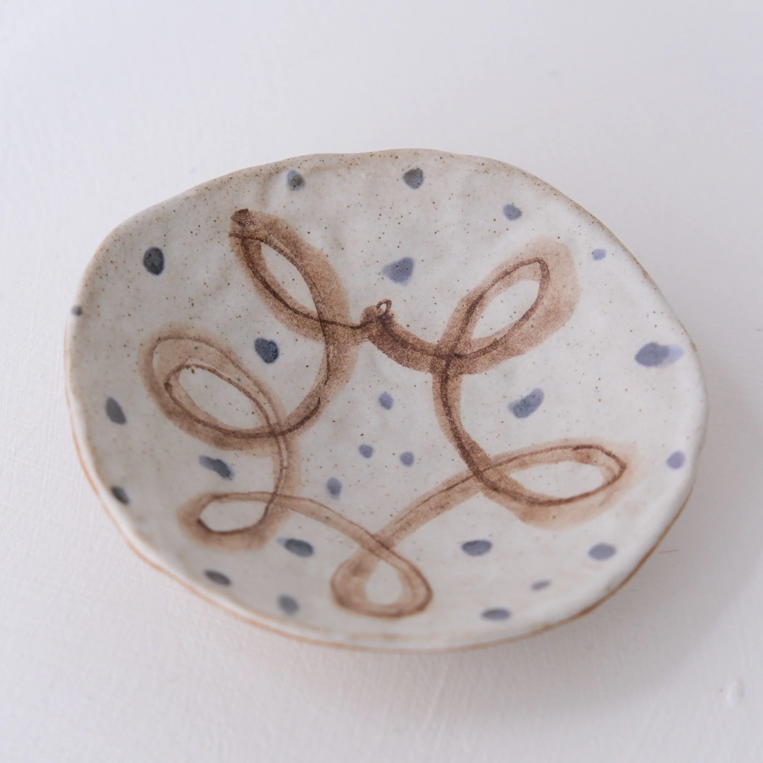 CHARLOTTE SALT - PINCHED TRINKET DISH |