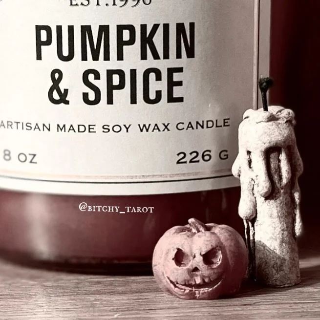 Happy Halloween 🎃 
unfortunately in Australia, Halloween isn&rsquo;t that big of a deal.. not for me anyways. And it&rsquo;s also spring, so everything looks green and beautiful&hellip; but today we have a storm, so it&rsquo;s a cosy day 🤭 close en