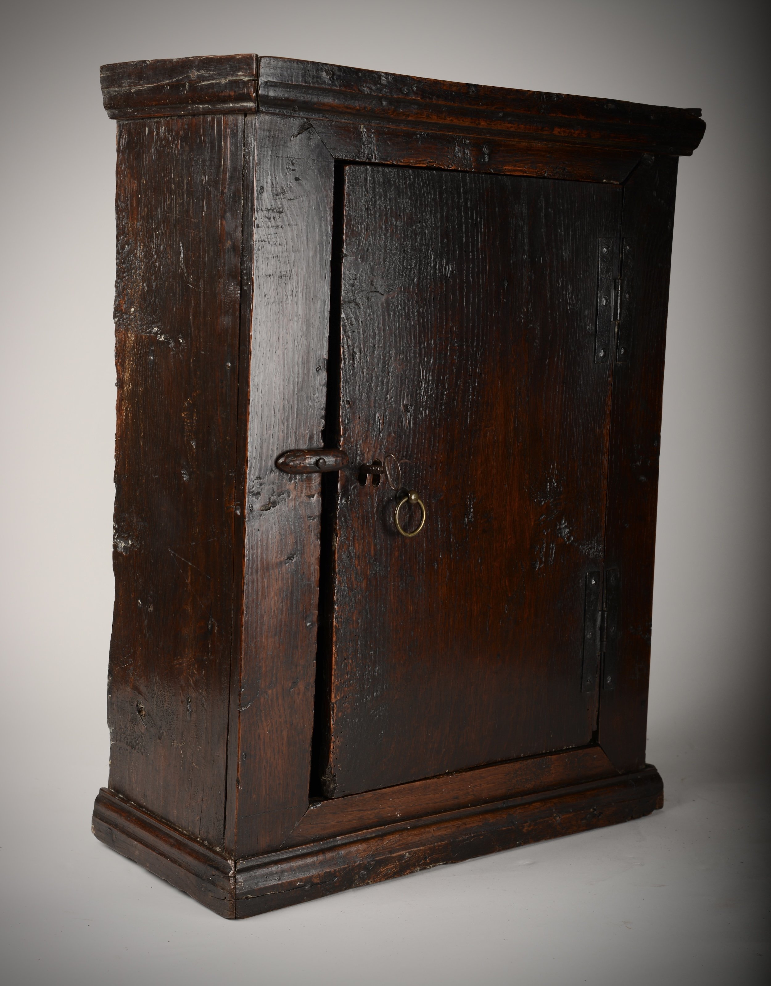 17th c boarded wall cupboard 8.jpeg