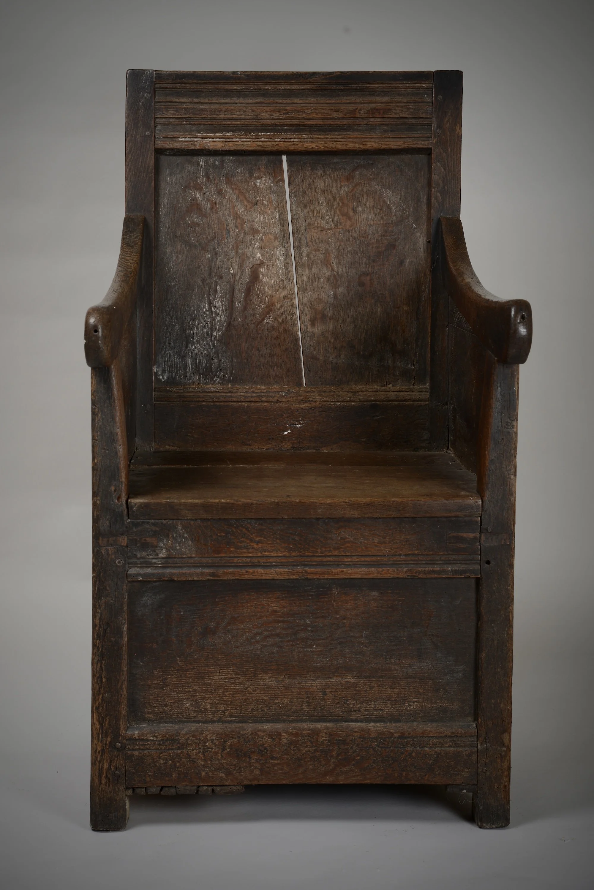 elizabethan chair a.jpeg