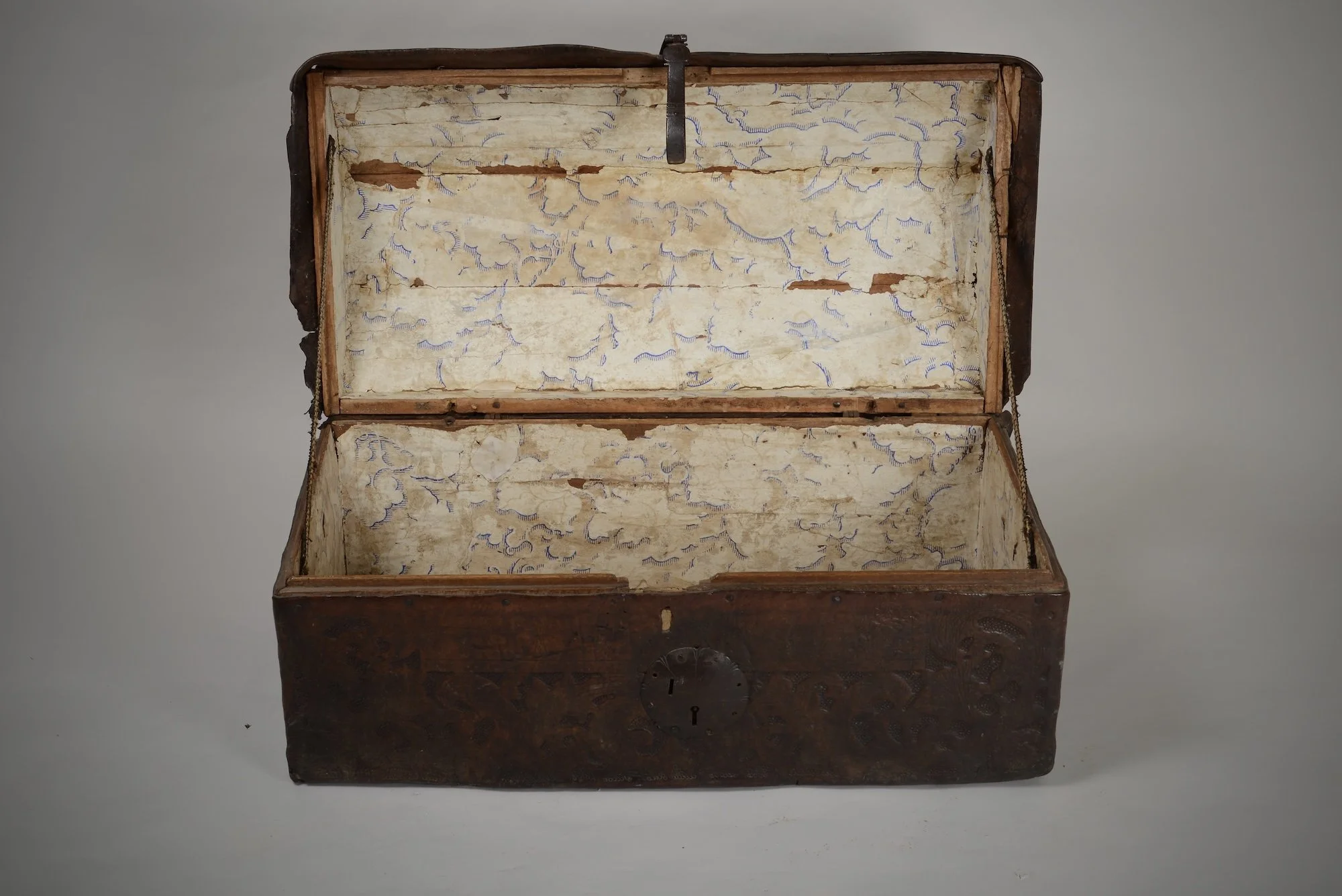 spanish trunk b.jpeg