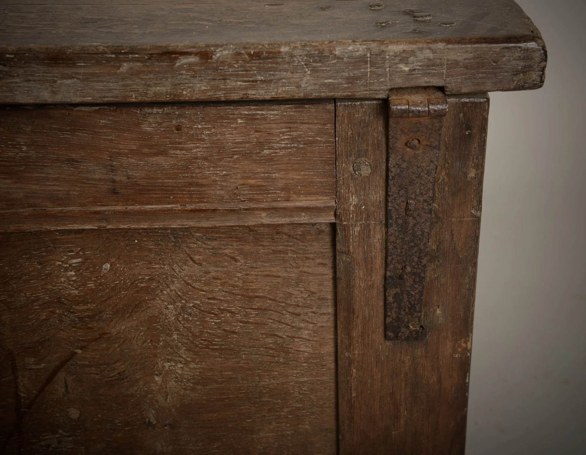 C16th chest b.jpeg