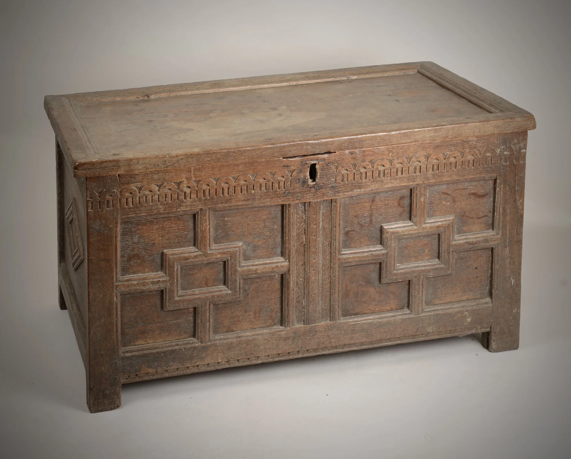 elizabethan chest b.jpeg