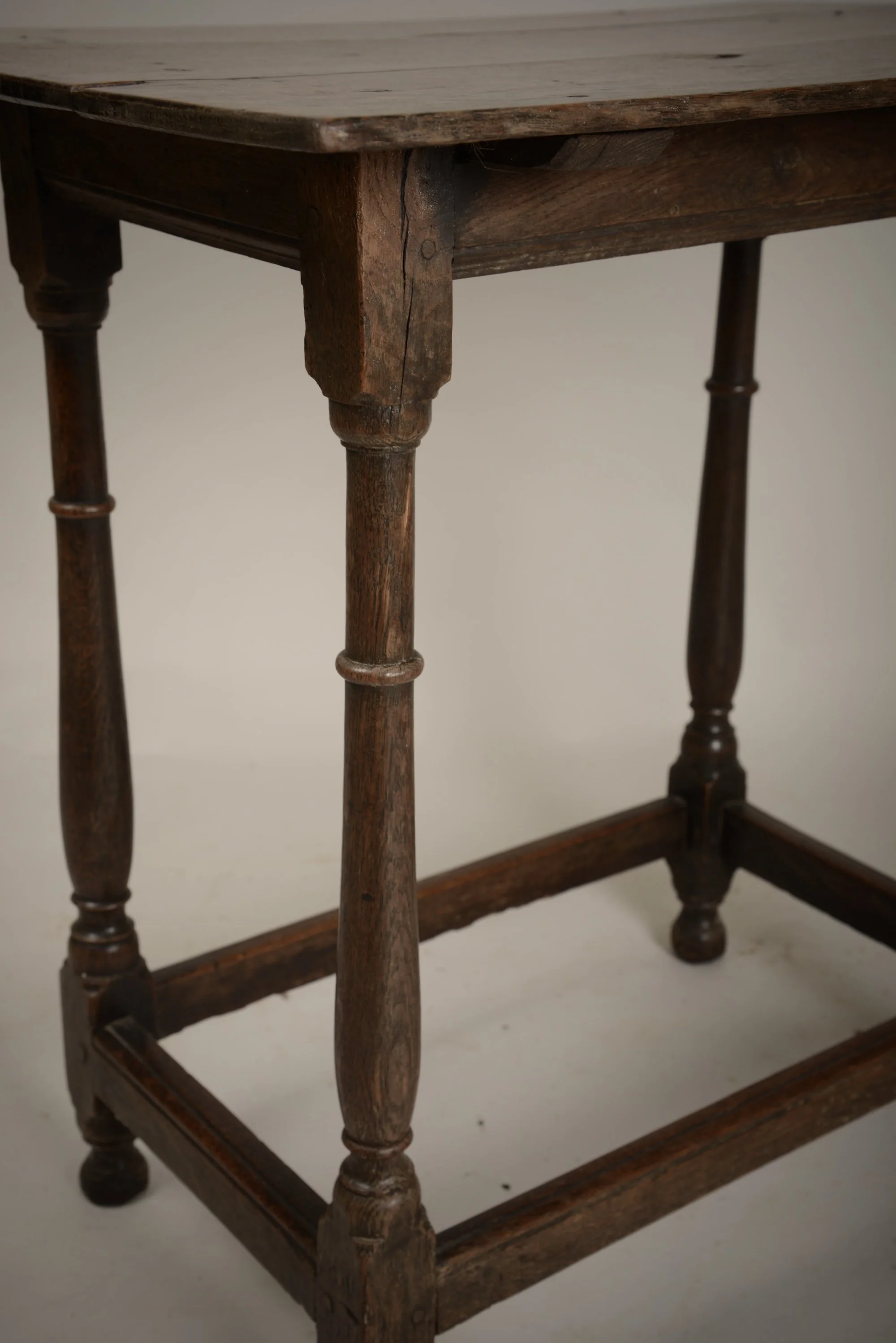 oak tavern table b.jpeg