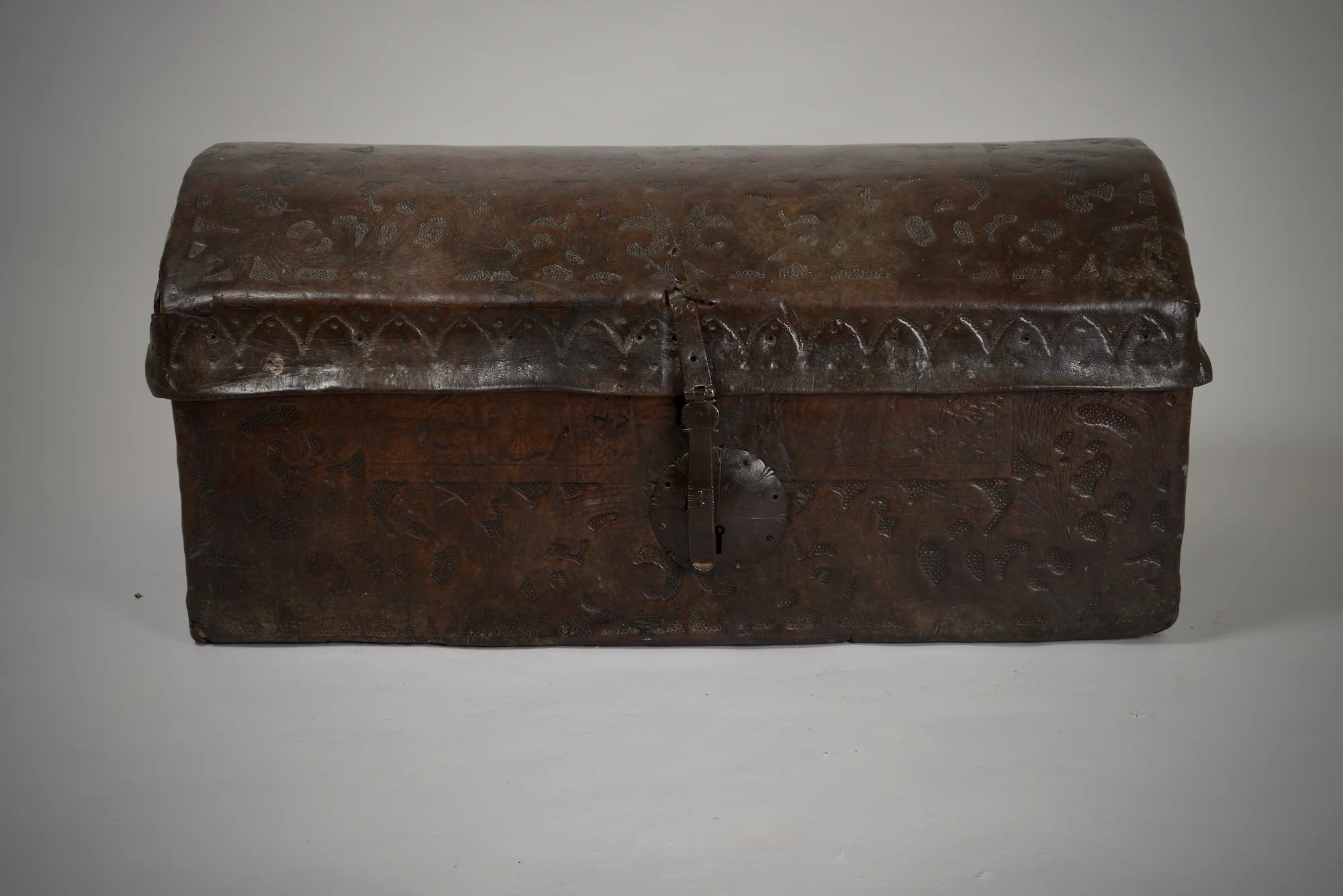 spanish trunk a.jpeg