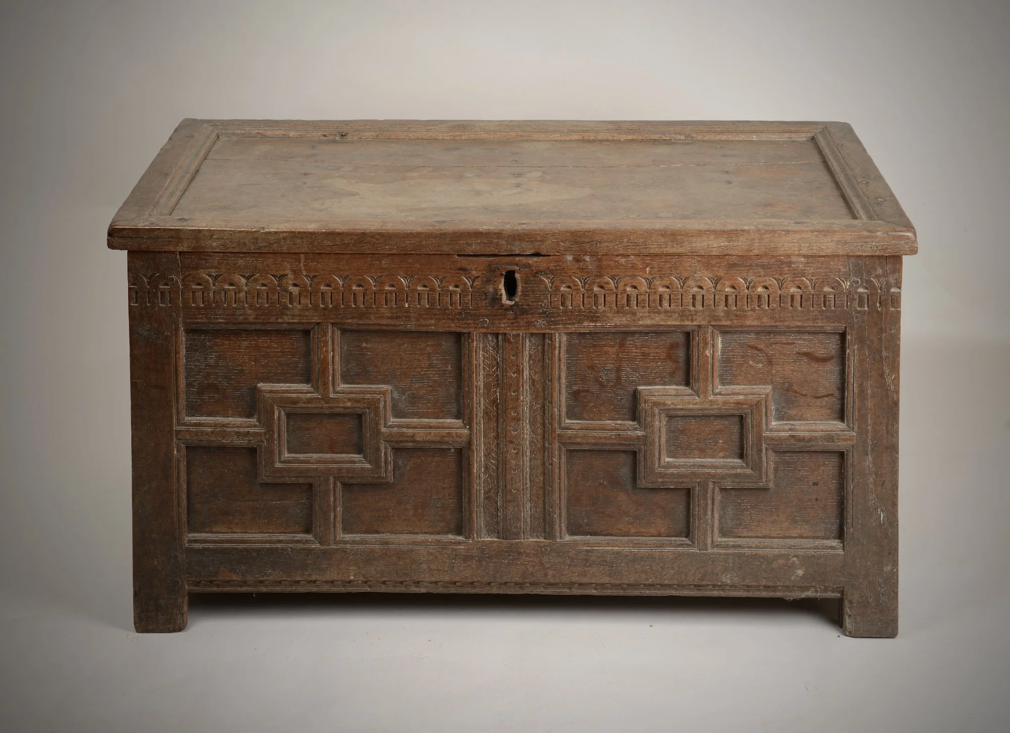 elizabethan chest a.jpeg
