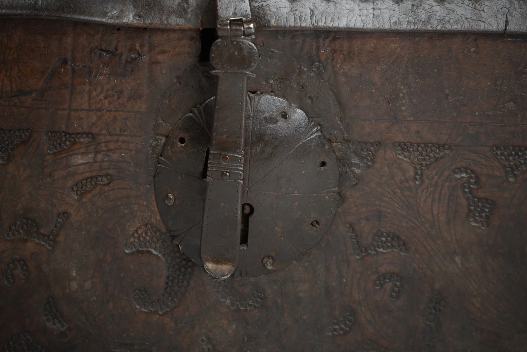spanish trunk e.jpeg