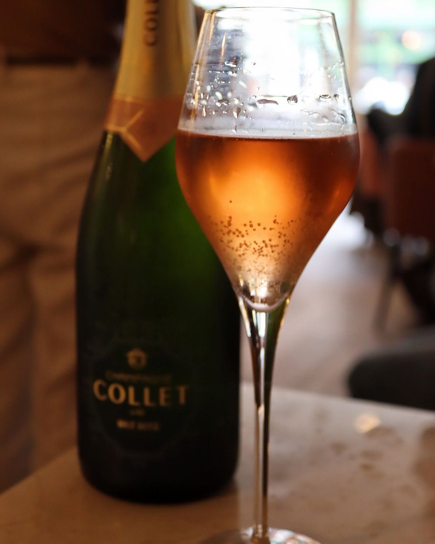 Fridays are our favourite&hellip; cheers to the bank holiday 🥂
.
.
.
.
#EnglandsGrace #Champagne #Collet #tgif #bankholiday #drinklocal #stjohnswood #londonrestaurants