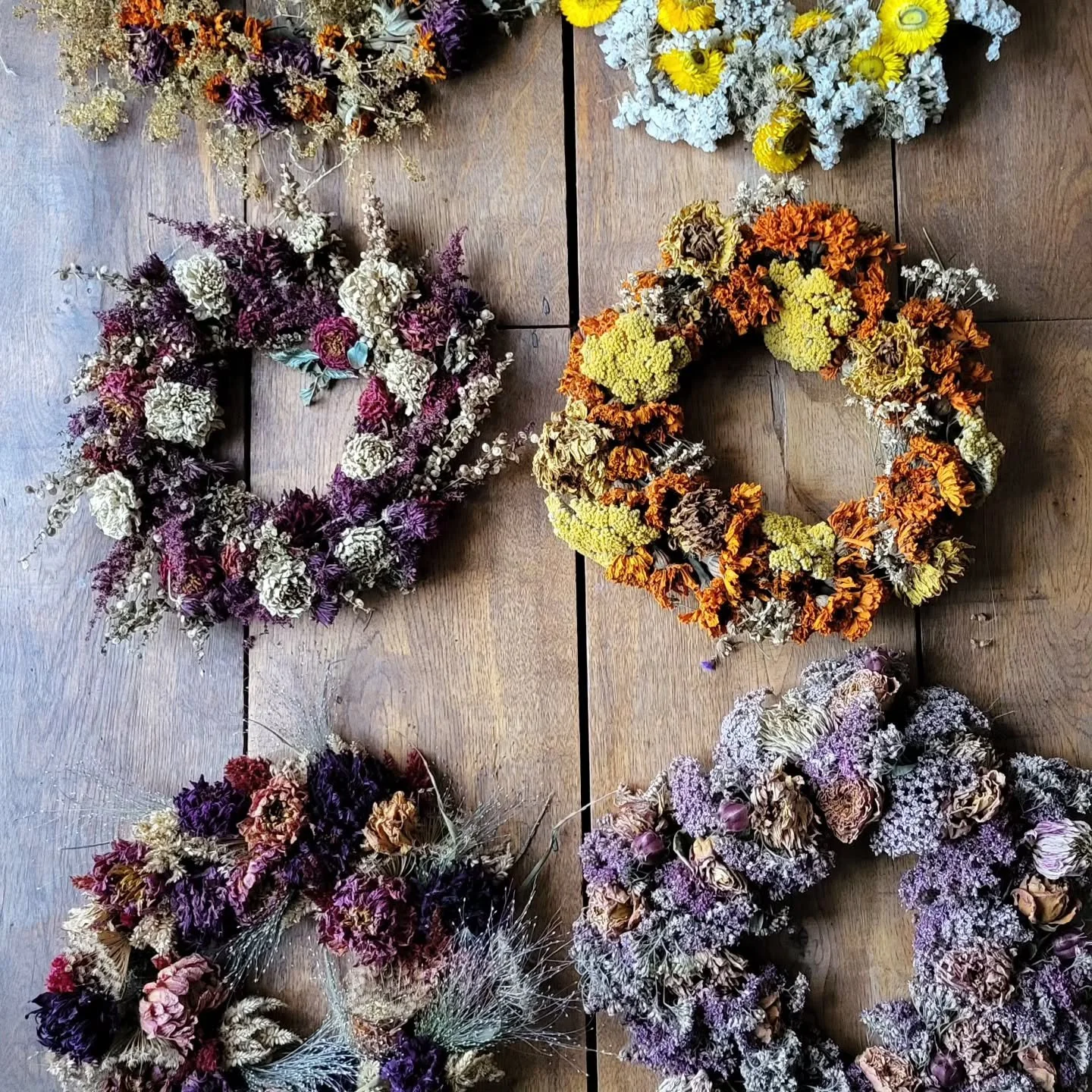 We still have a few of our dried wreaths and pressed flowers left. If you would like to purchase just get in touch. We will be at the farm from 10am until 12 this Saturday if you'd like to take a look ☺️