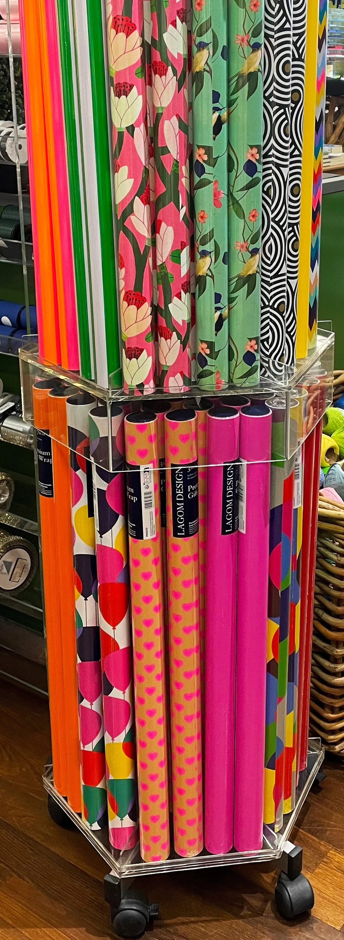 Neues Geschenkpapier 🦋🌸⭐️🦖🦄