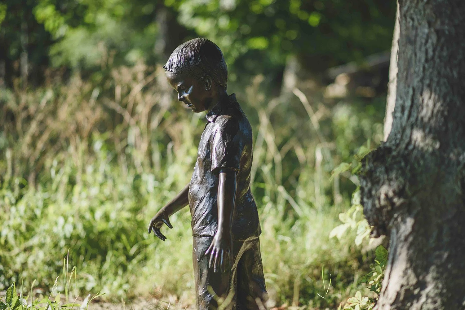 bronze-sculpture-child-pointing-v2.jpg