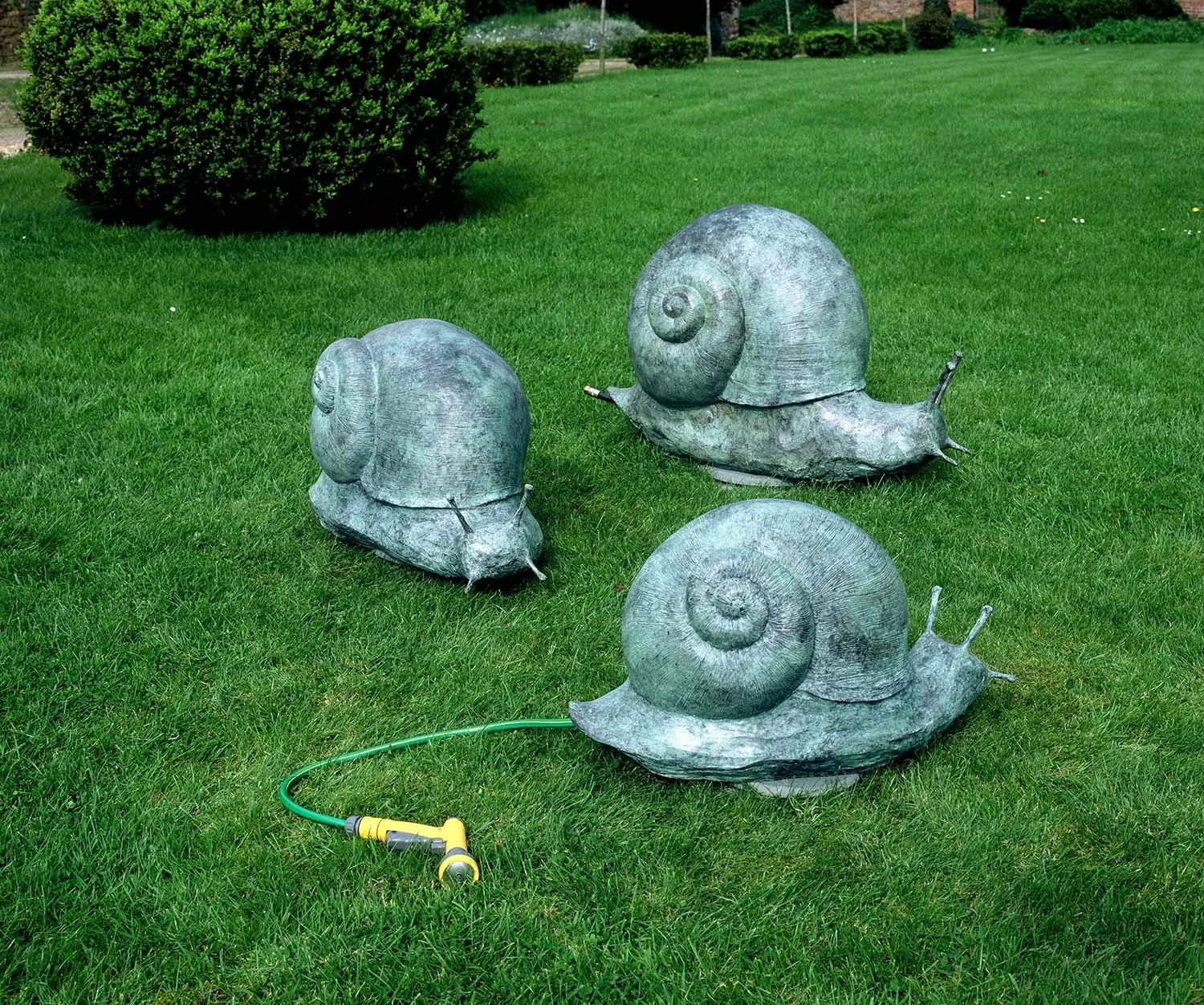 bronze-sculpture-snails-03.jpg