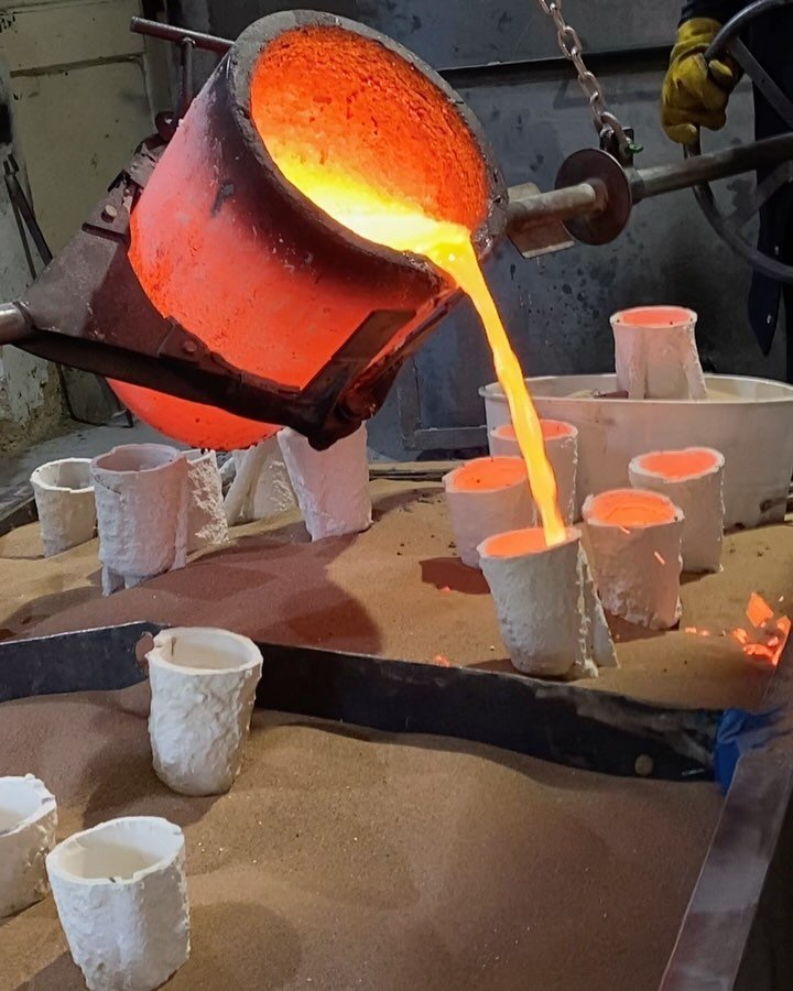 Pouring bronze today at the foundry for our 12 Mallard Ducks Taking Flight sculpture by Lloyd Le Blanc

Limited edition of 12, signed and numbered 
2900mm (H) x 1600mm (W) x 2440mm (D) 

#bronzesculpture
#sculpture
#bronze
#art
#sculpturegarden
#gard