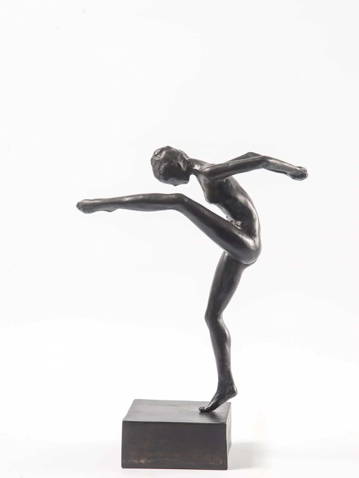 Study in Movement by Judith Holmes Drewry, limited edition bronze. 
#bronzesculpture 
#dancersculpture 
#figurativesculpture
