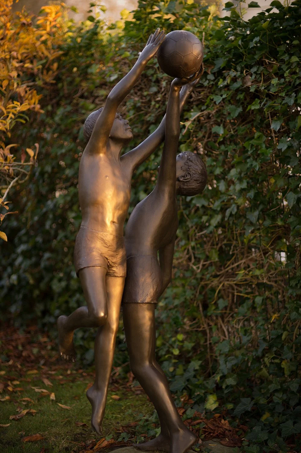 bronze-sculpture-line-out-v3.jpg
