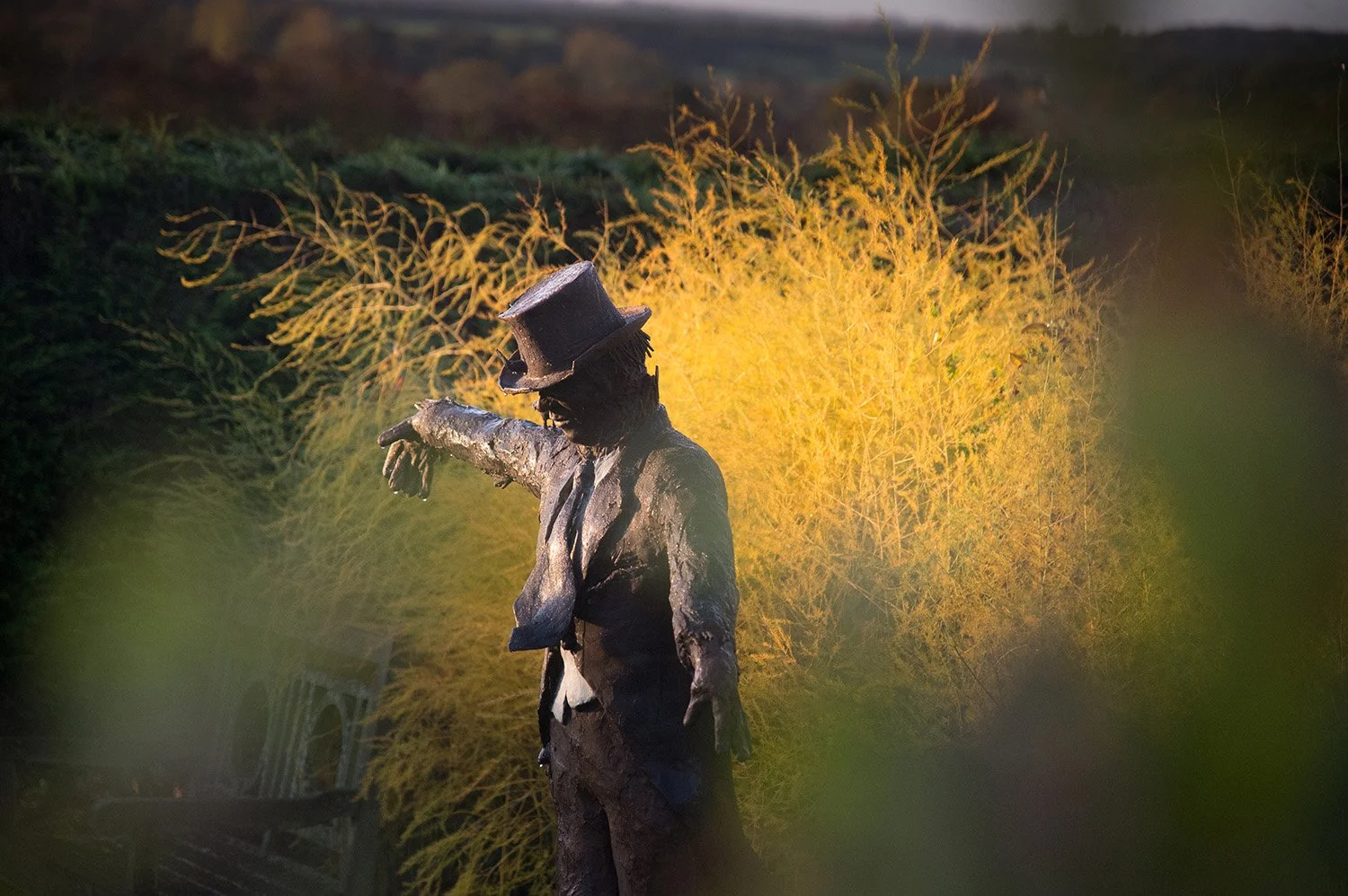 bronze-sculpture-the-early-morning-scarecrow-04.jpg