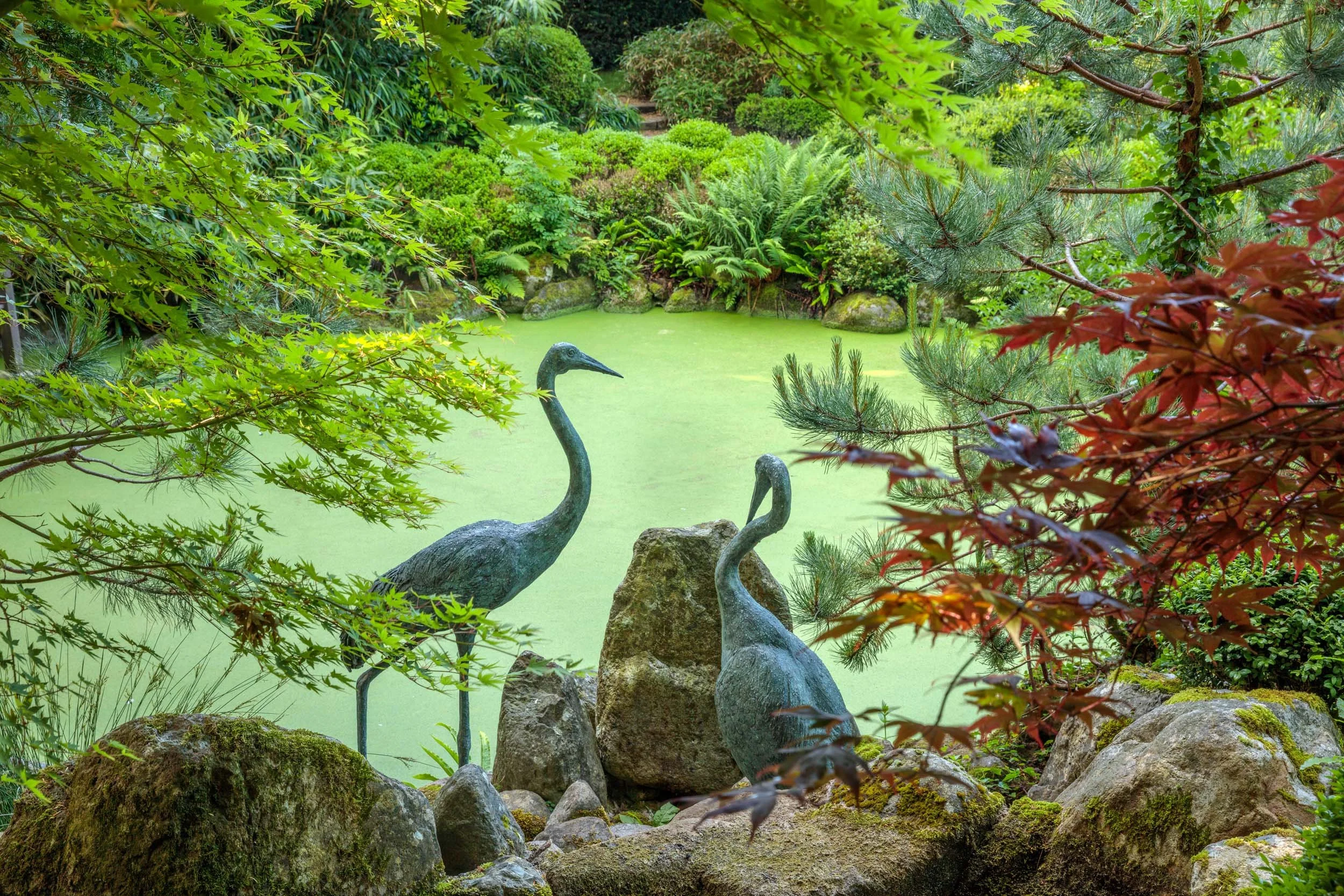 crane-sculpture-raymond-blanc-garden.jpg
