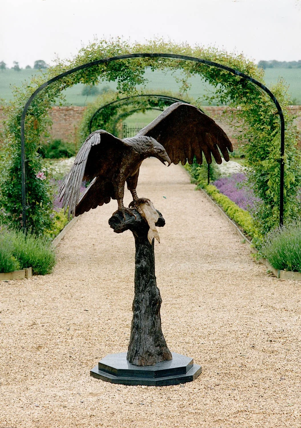 sea-eagle-bronze-sculpture.jpg