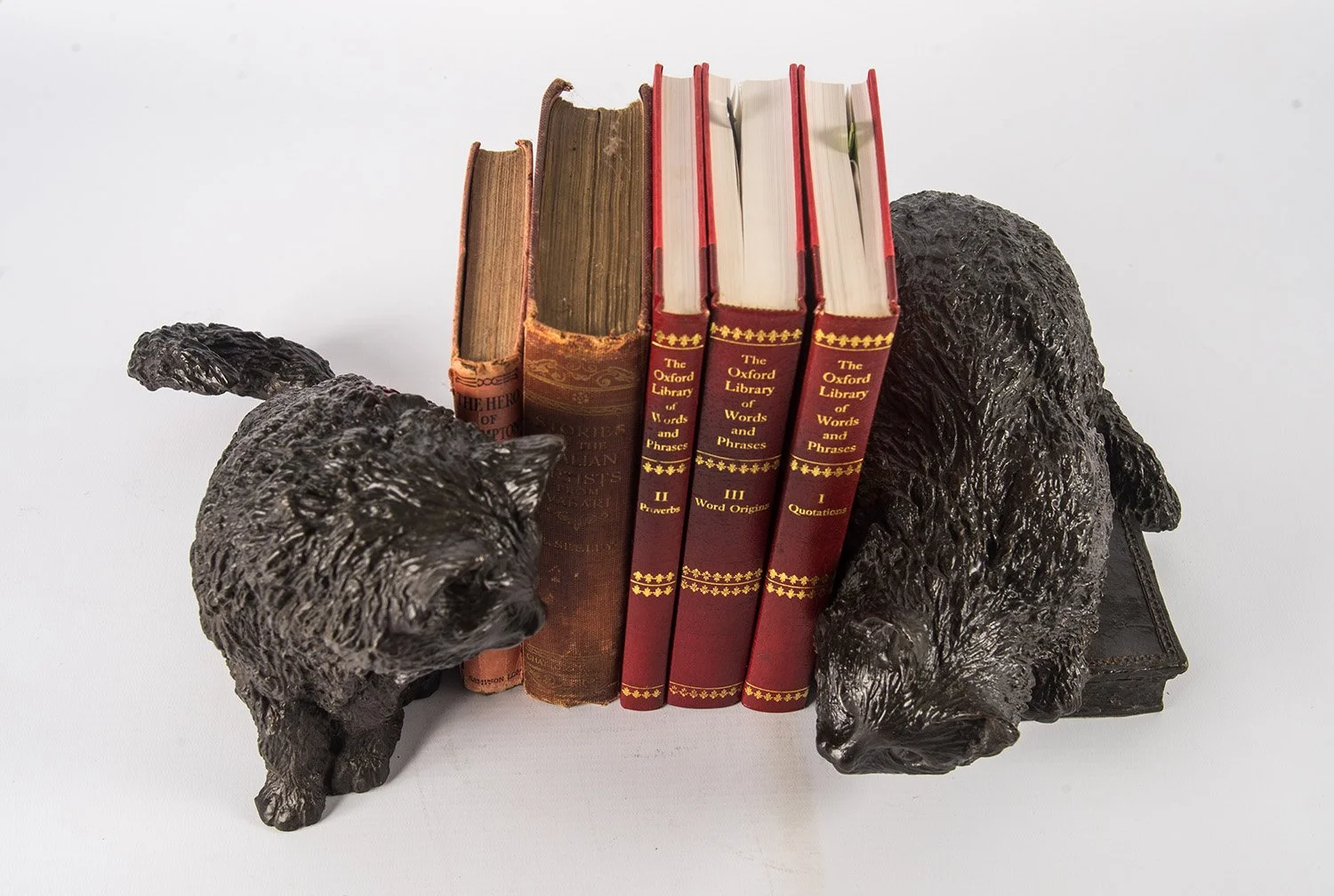 bronze-sculpture-cat-bookends-v2.jpg