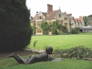 le-manoir-sculpture-Boy-reading.jpeg