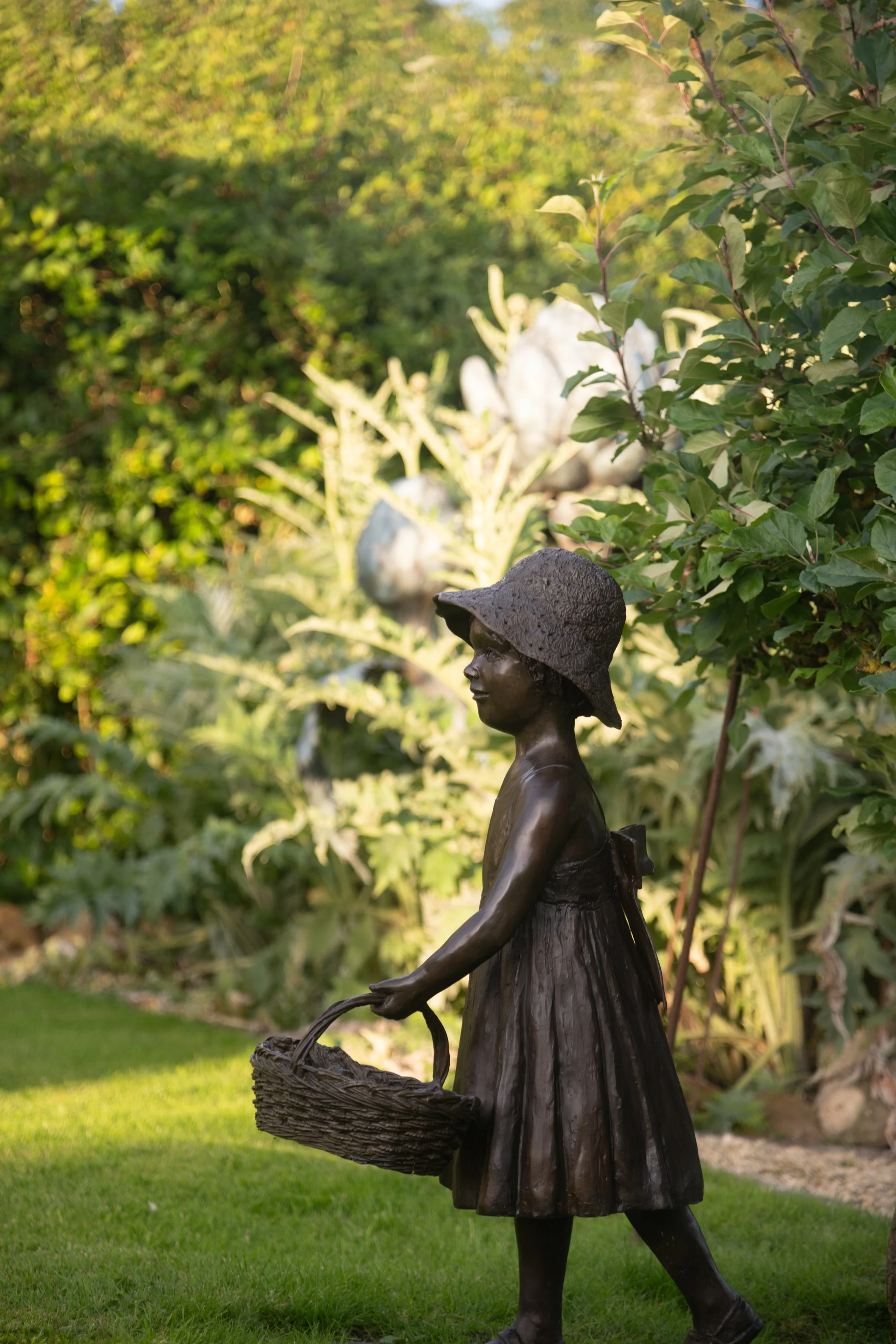 LLB 461 Child with a fruit basket 001_JM24.jpg