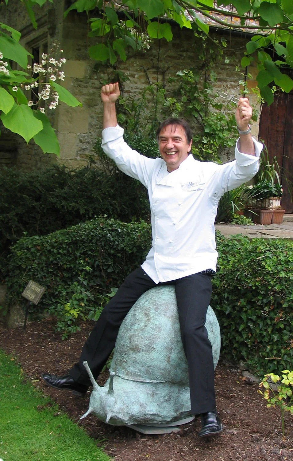 bronze-sculpture-snails-Raymond-Blanc-00.jpg