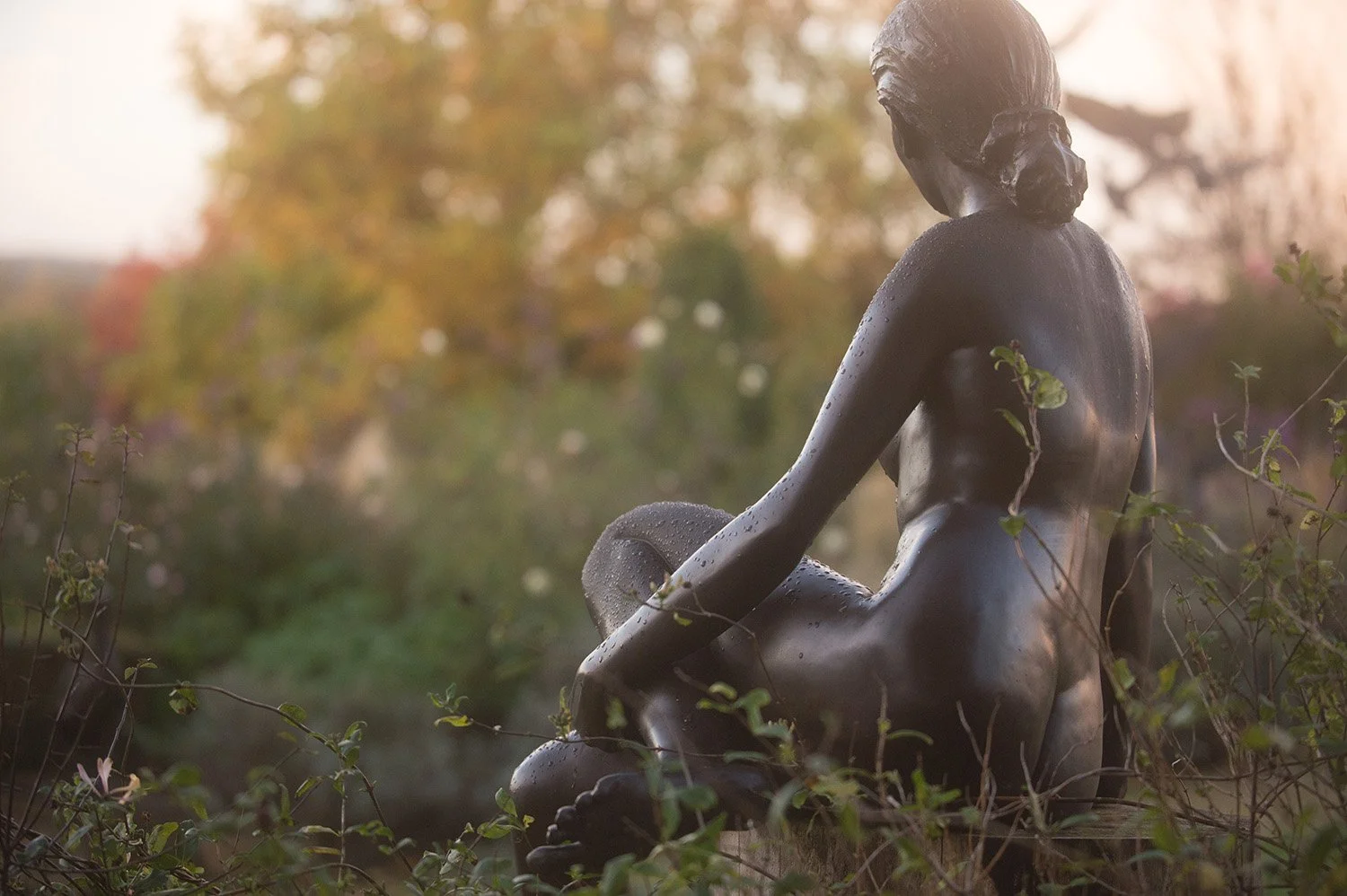 bronze-sculpture-nude-sitting-holding-leg-v3.jpg