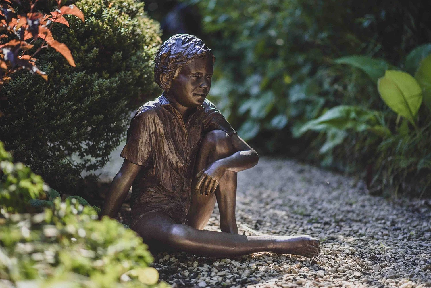 bronze-sculpture-boy-watching-v1.jpg