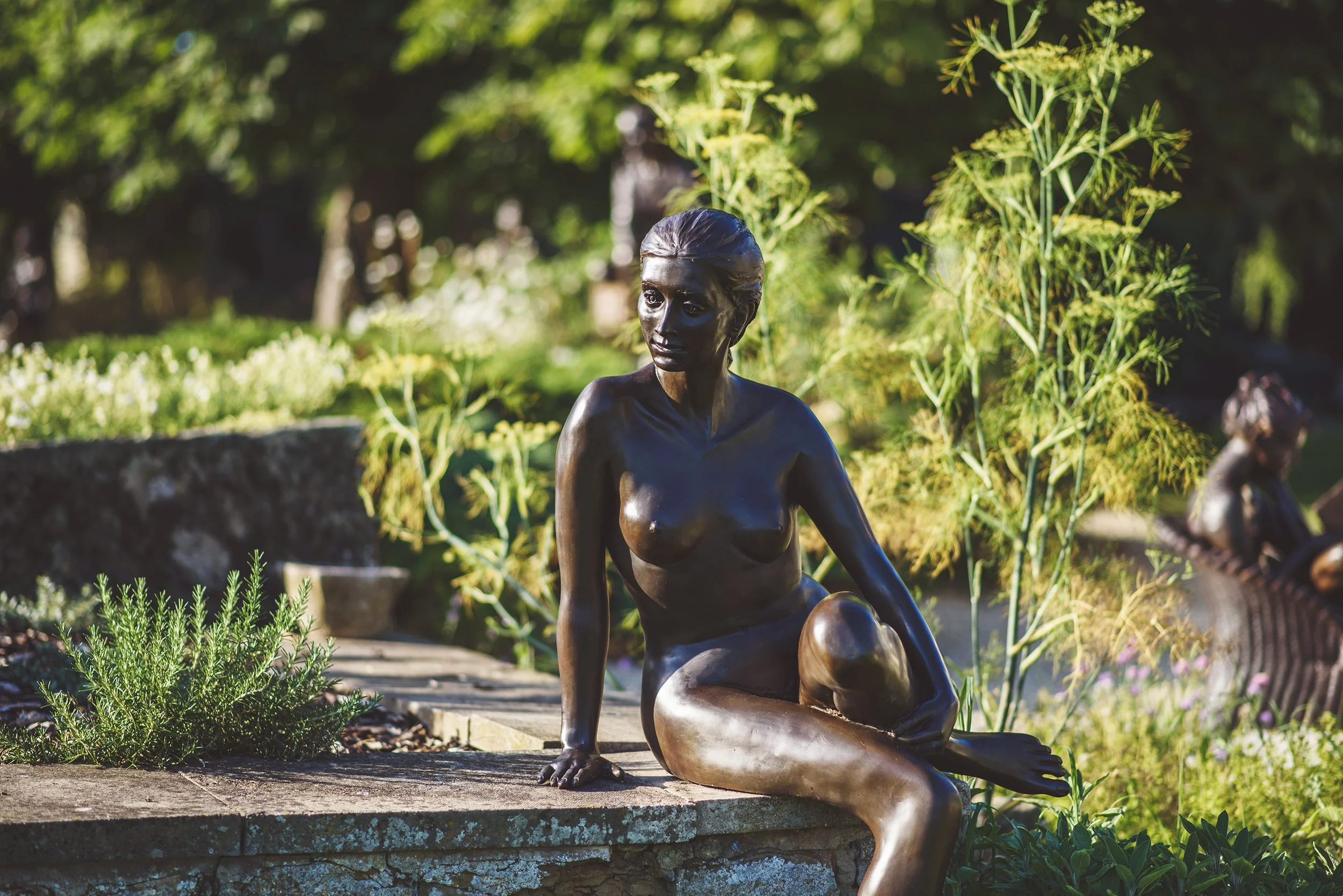 JHD 119 Nude Sitting Holding Leg 005_RP16_LR.jpg