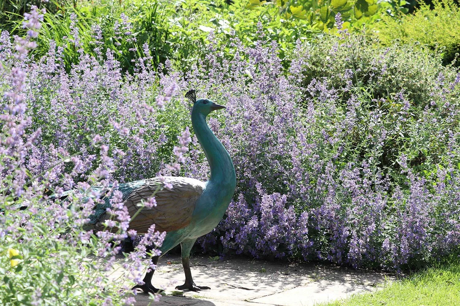 peacock-walking-bronze-sculpture-v02.jpg