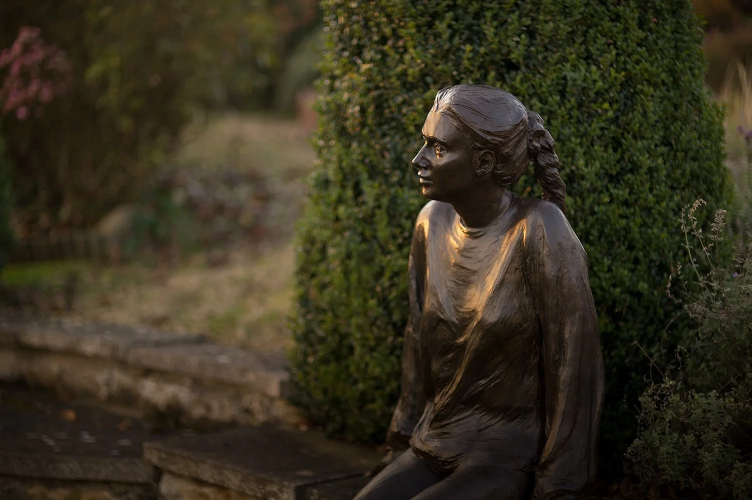 bronze-sculpture-girl-leaning-v2.jpg