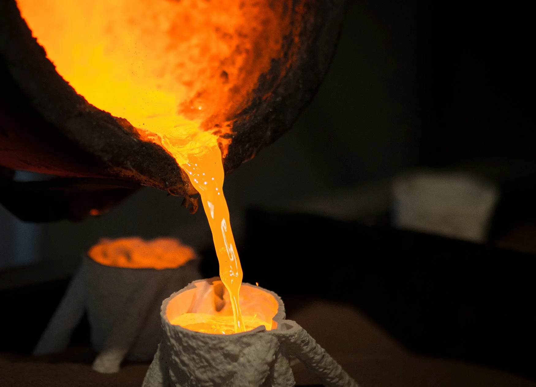 Molton bright orange bronze pours into mould