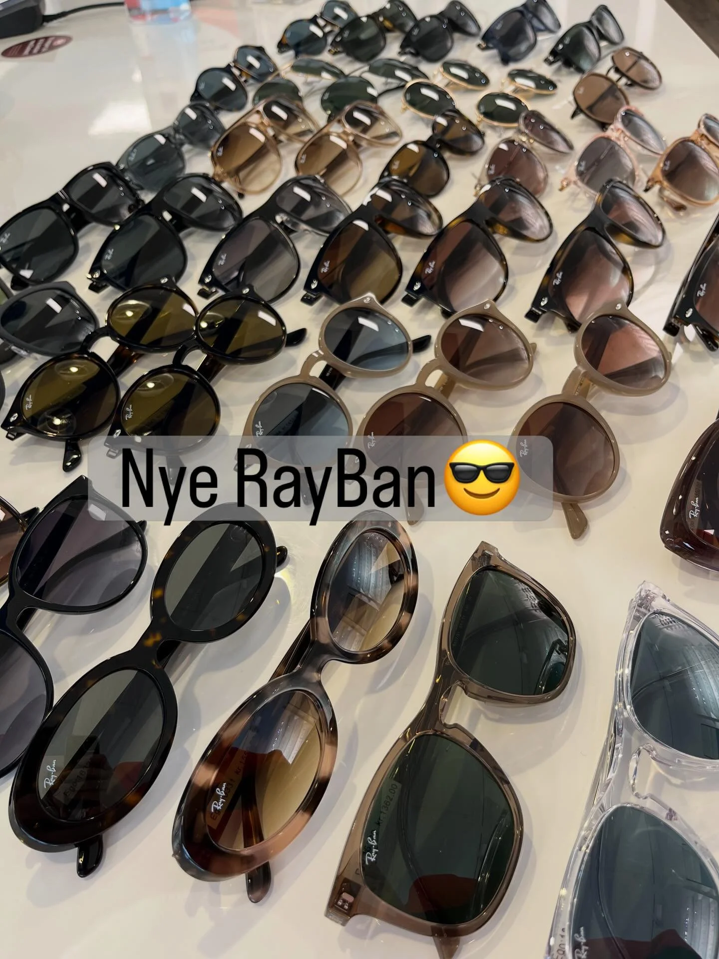 Nu kan solen komme 🌞🌞🌞
Vi har fyldt RayBan op😎😎😎