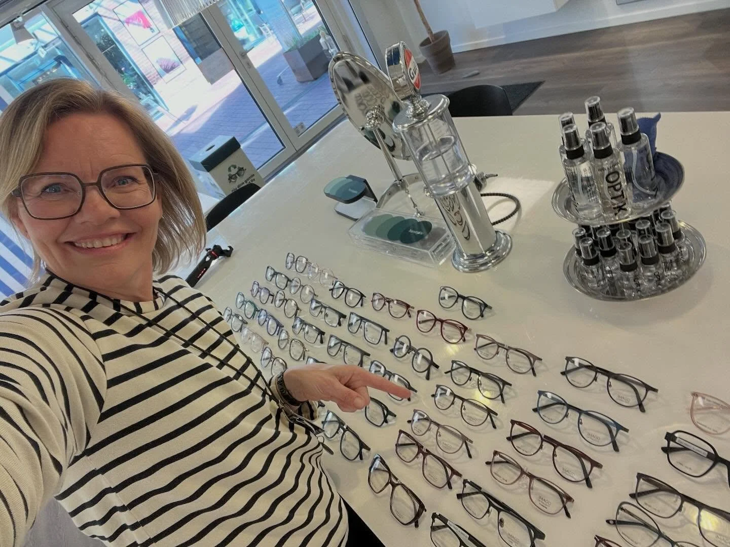 Se lige alle de stel, vi lige har f&aring;et hjem idag👏🤓 

De er ultralette, s&aring; det er for alle jer, som ikke t&aring;ler for meget v&aelig;gt p&aring; n&aelig;sen 🏋️👃

@bymidten #briller #v&aelig;rl&oslash;se #lettebriller